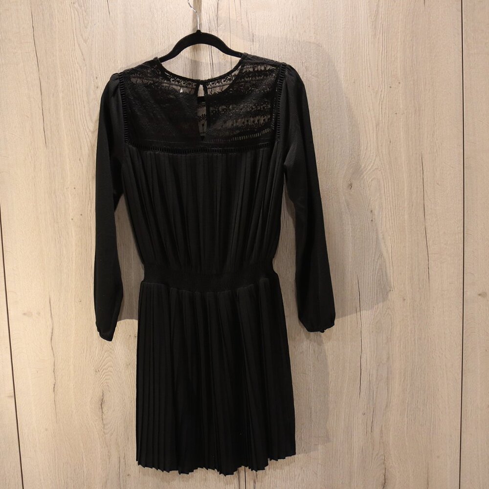 Avec Kes Filles crochet yoke 3/4 sleeve pleated skirt dress